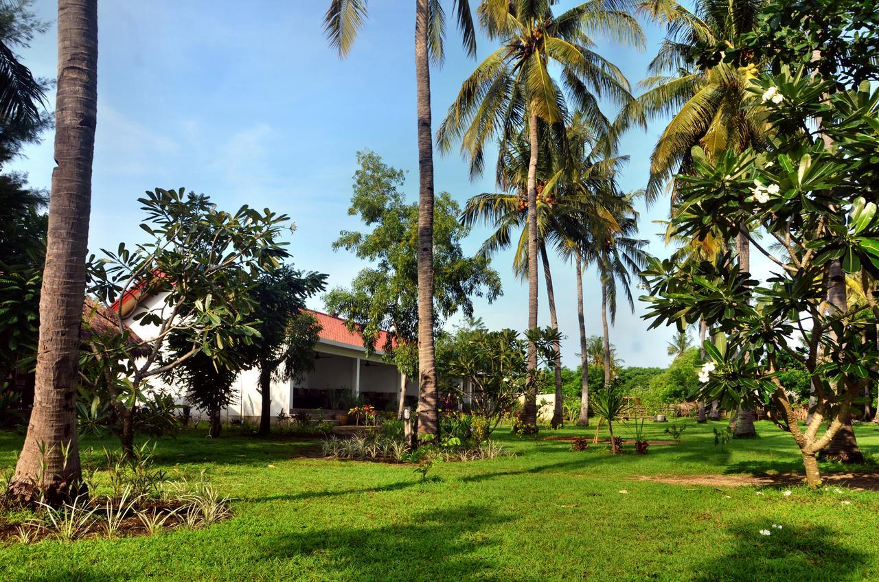 Amigos Bungalows Gili Meno Exterior photo